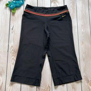 Nike women’s dri-fit Livestrong athletic capris